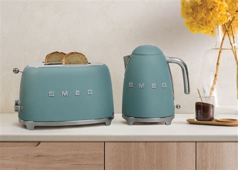 Smeg Toasters & Kettles .